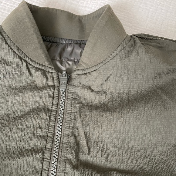 Lululemon non-stop bomber jacket size 6 - Picture 3 of 3